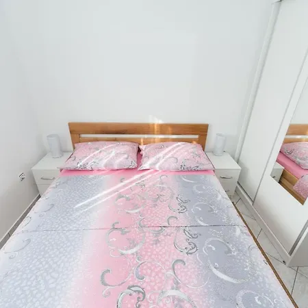 Pavlovic Apartamento Vir